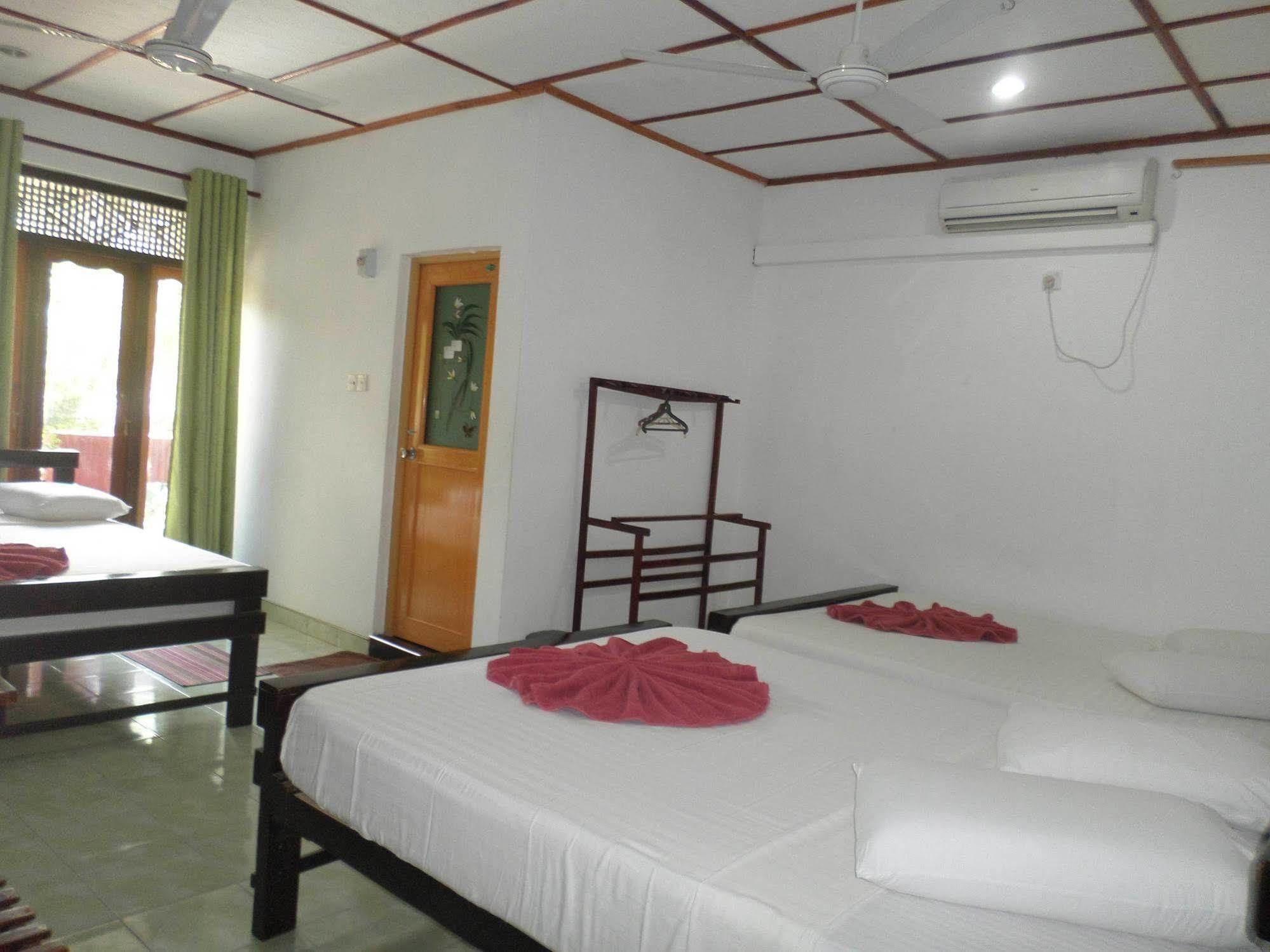 Thilaka City Hotel 阿努拉德普勒 外观 照片