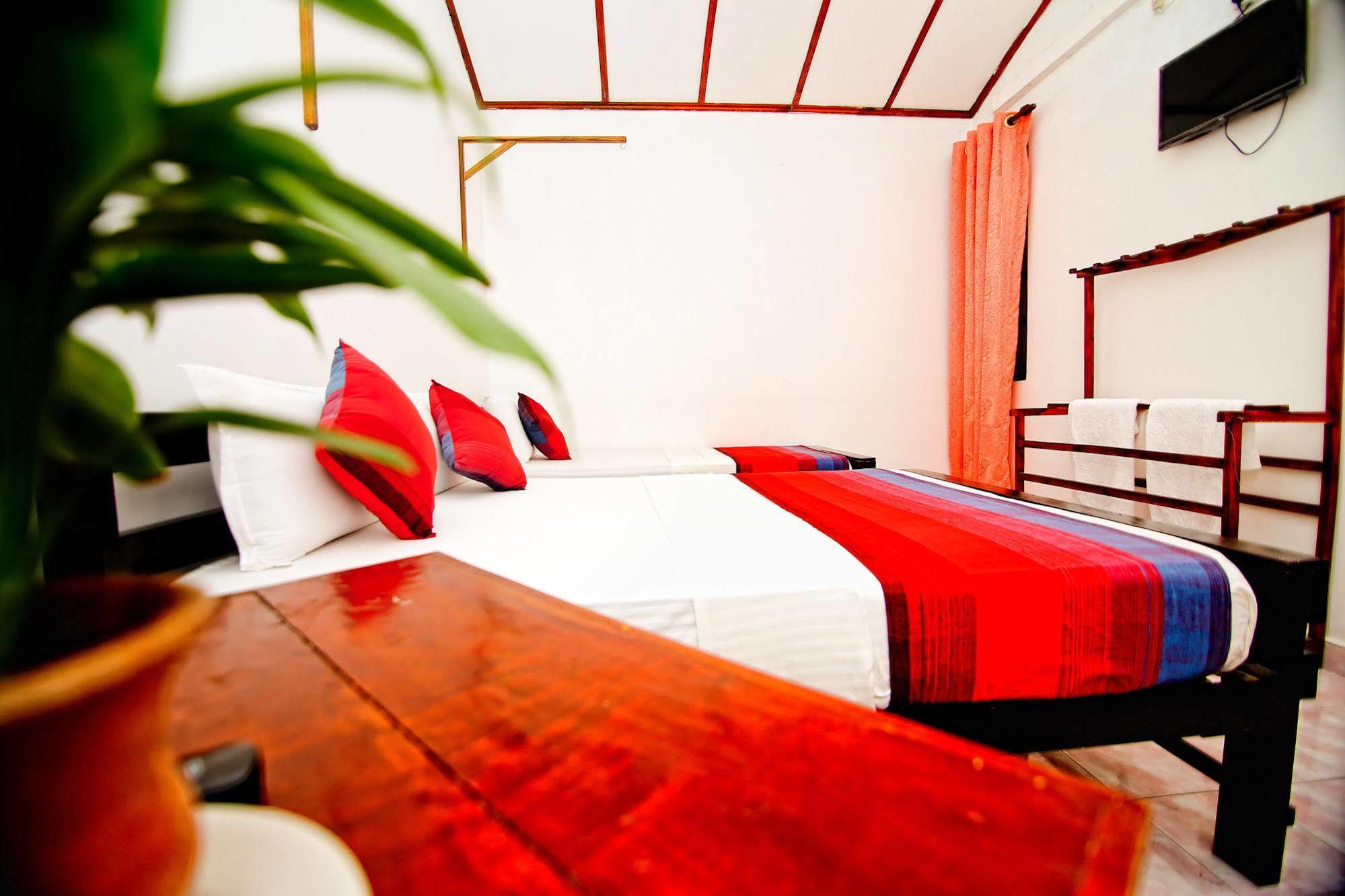 Thilaka City Hotel 阿努拉德普勒 外观 照片