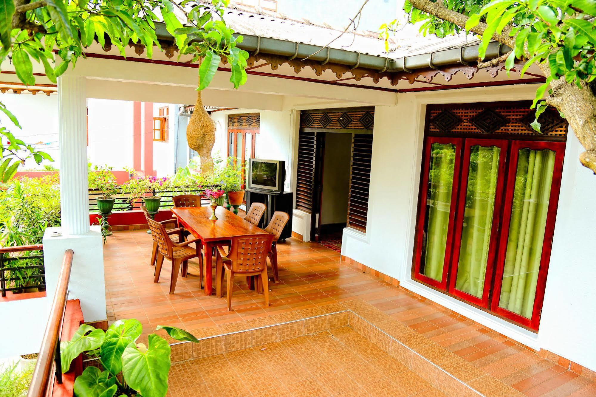 Thilaka City Hotel 阿努拉德普勒 外观 照片
